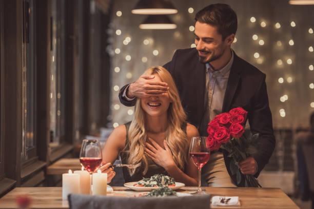 Pareja cenando